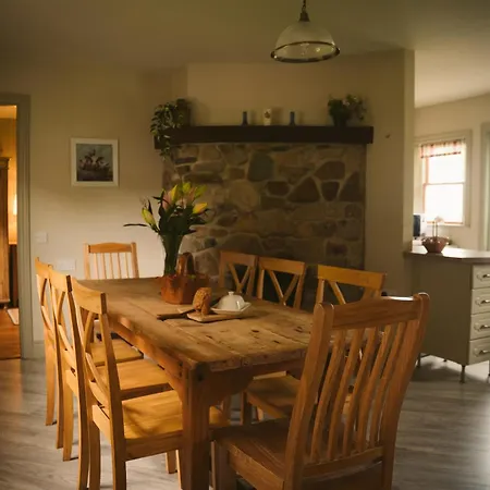 Red Rose Self Catering *