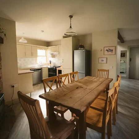 Red Rose Self Catering * Λόνγκφορντ